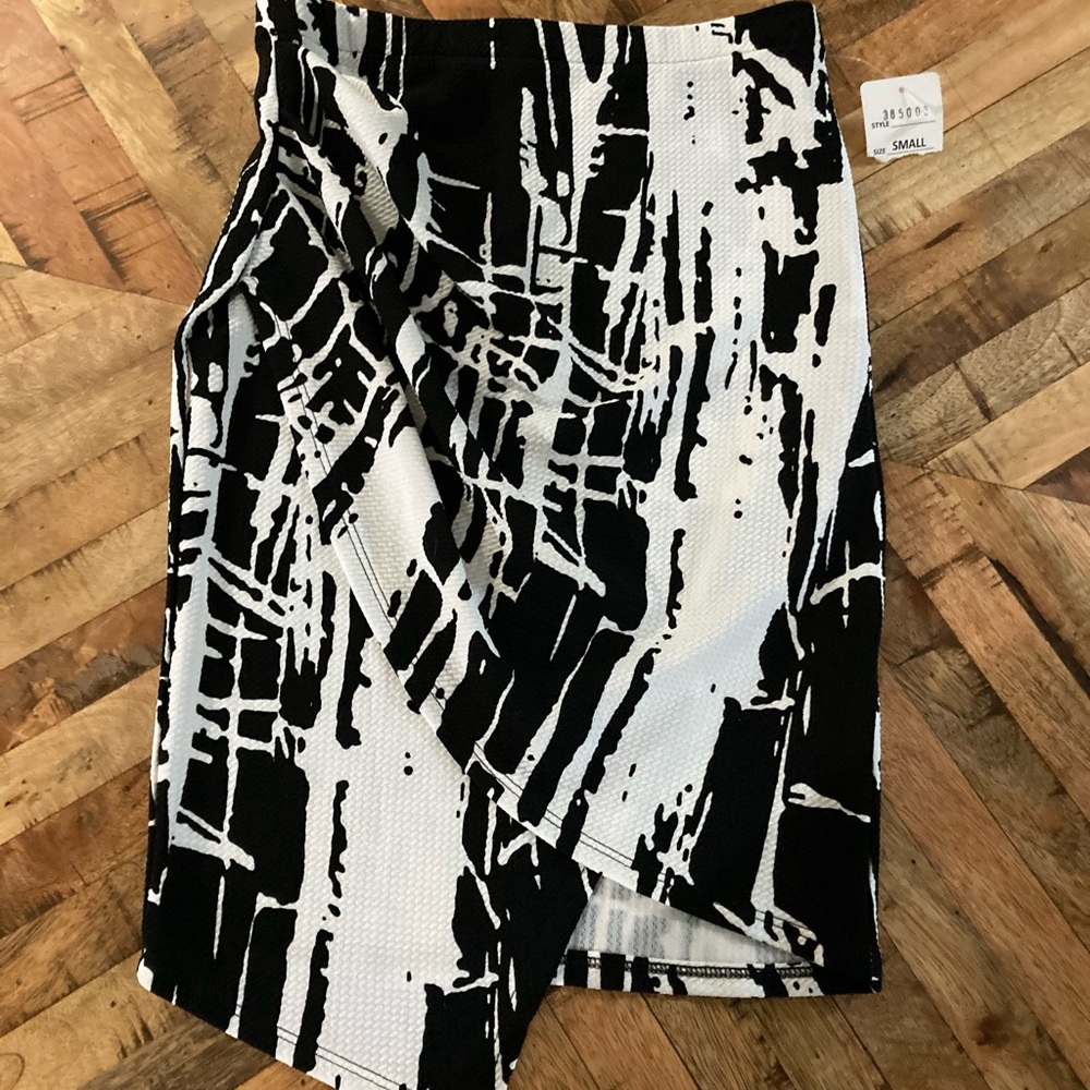 TRAC USA Wrap skirt. -small